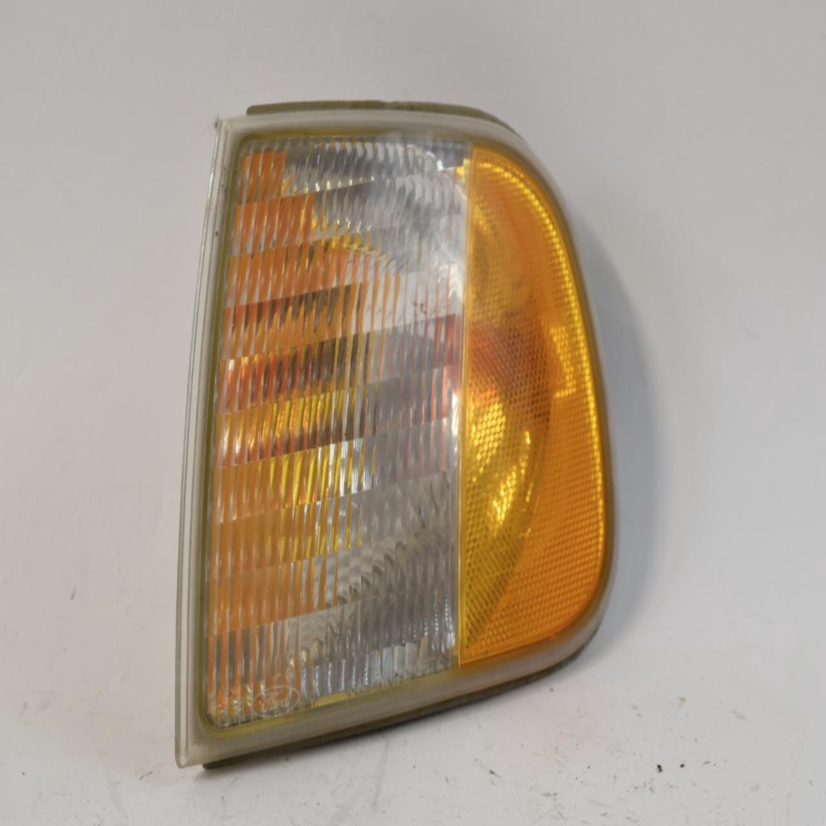 1997-2004 FORD F150 DRIVER LEFT SIDE TURN SIGNAL PARKING LIGHT F65B-13201-A