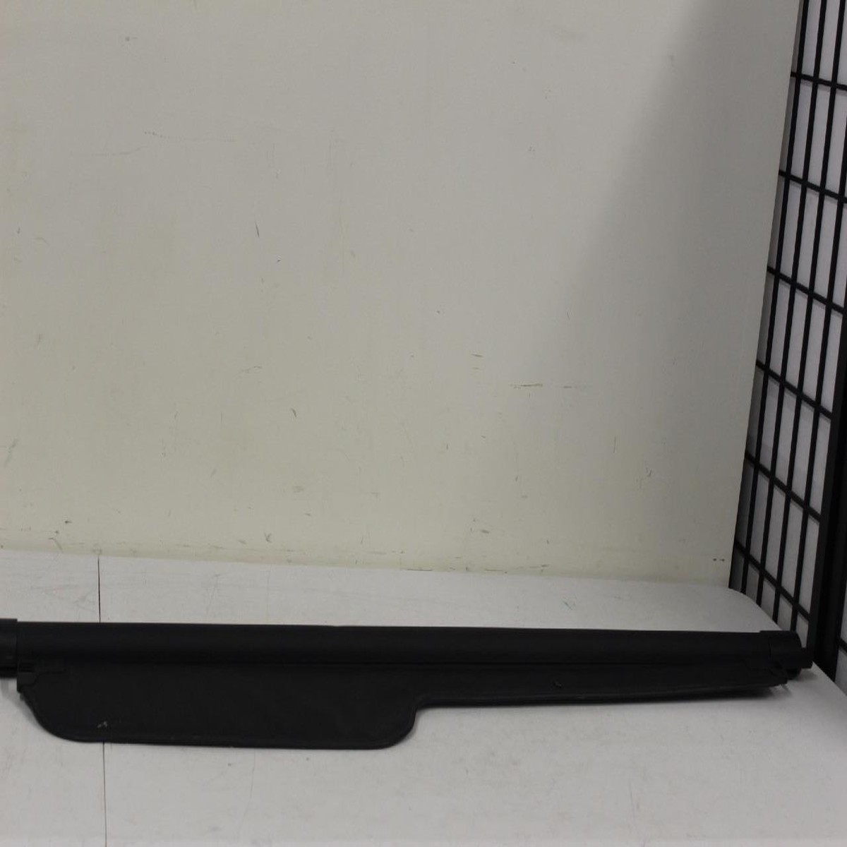 1999-2004 and Rover Discovery Black Retractable Cargo Cover