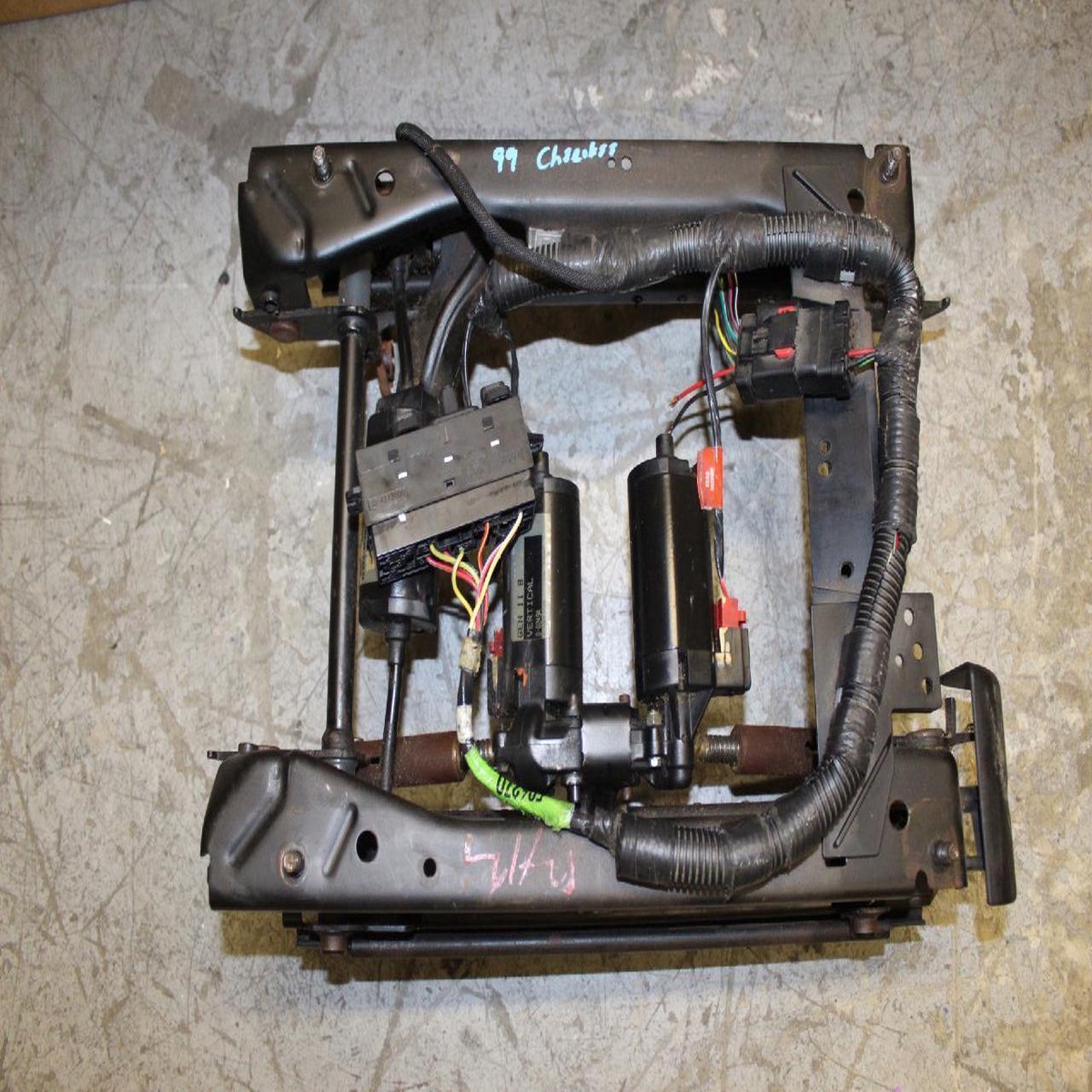 1999-2004 Jeep Grand Cherokee Driver Side Seat Track W Out Memory